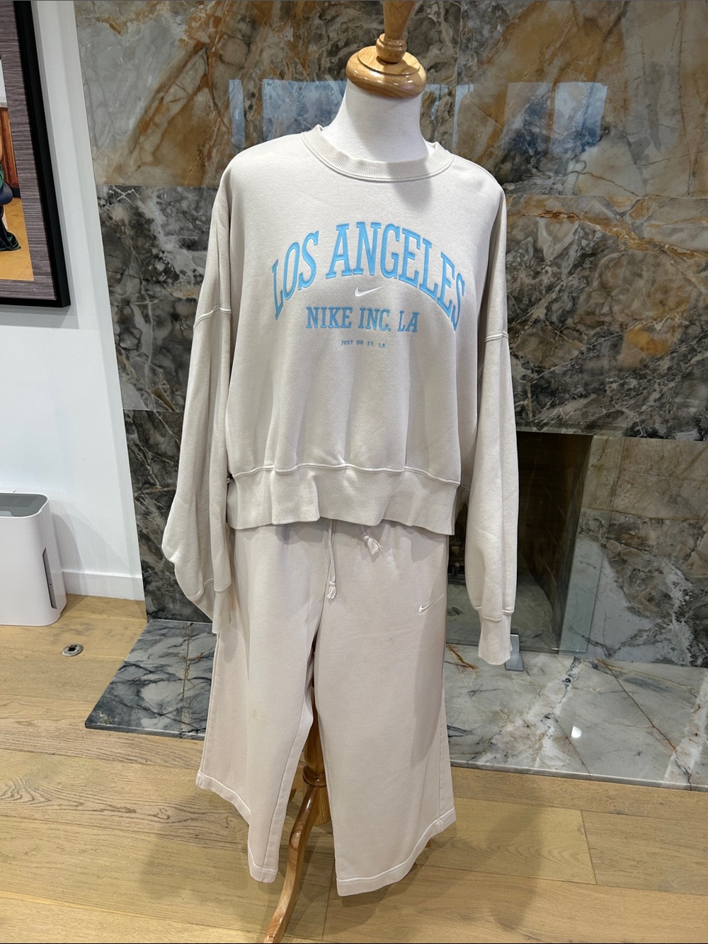 Nike Cream Crewneck Sweat Set with Light Blue "Los Angeles, Nike” logo
